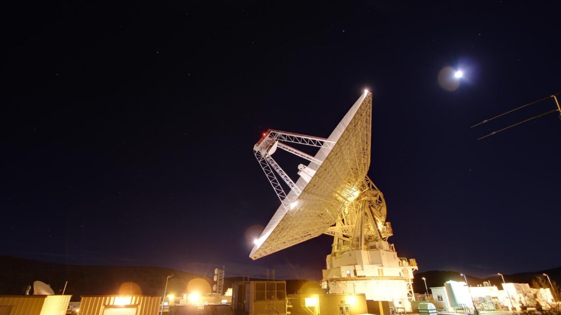 After nearly breaking, NASA’s Deep Space Network “worked well” on Artemis II